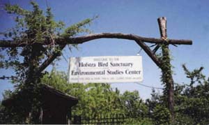 photo of the Hofstra Bird Sanctuary entrance