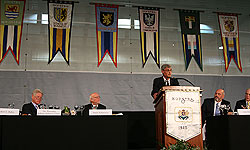 Robert Rubin speaks at the Presidential Conference Luncheon