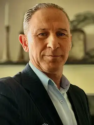 Julio Viniegra P’27