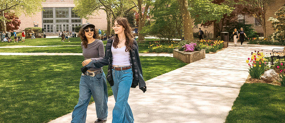 Hoftsra students walking on campus