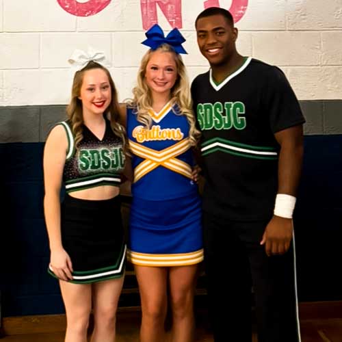 Hofstra Cheerleaders Make the Team