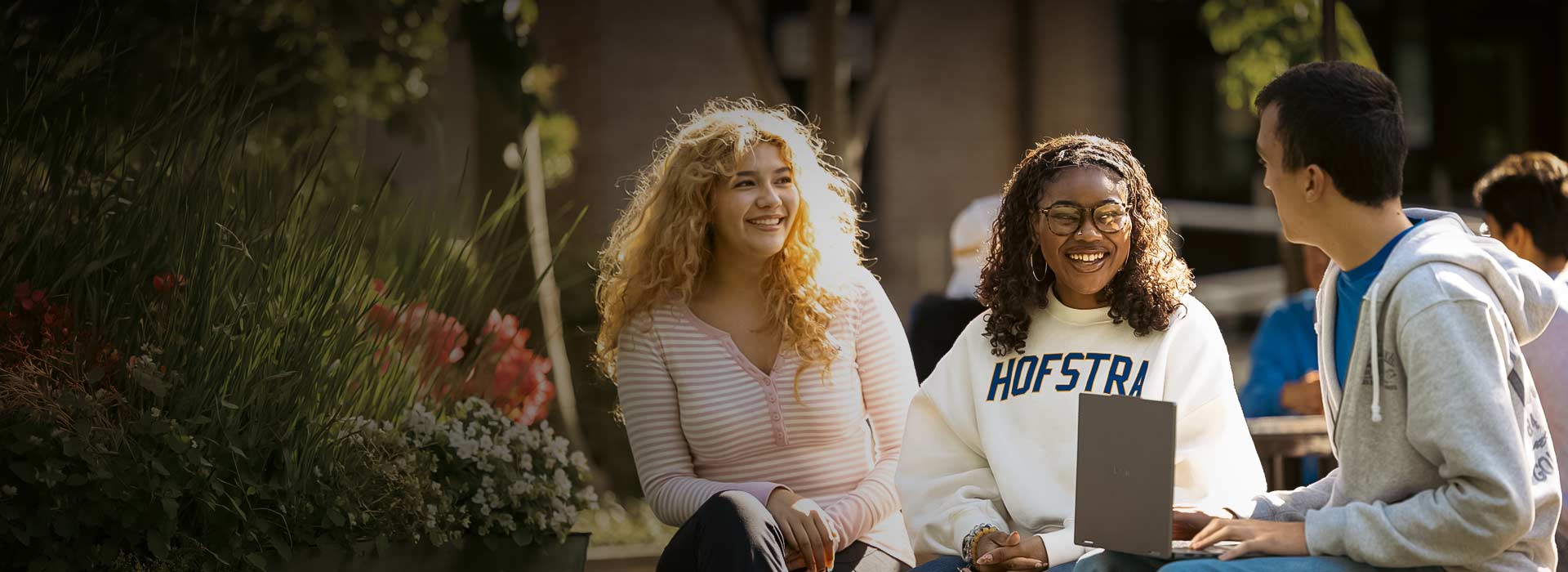 Students on Hofstra Campus
